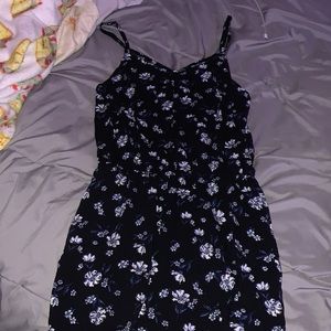 kohl’s floral romper, navy blue, black, & white (M)